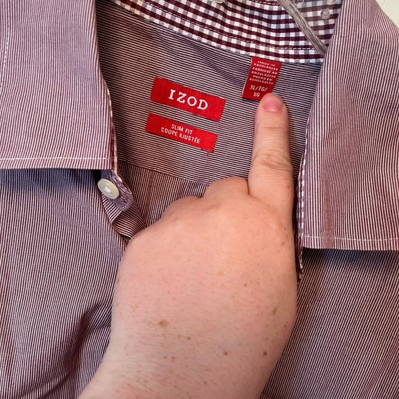 Men's Izod‎ L/S Slim Fit Shirt Size XL Red/White Pinstripe Plaid Button Down EUC - Picture 4 of 4
